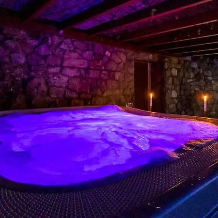 Luxury Beachfront Margarita With Private Beach, Pool & Jacuzzi In Zakynthos *