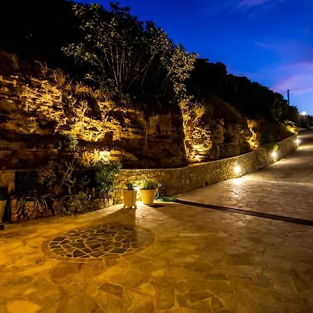 Luxury Beachfront Margarita With Private Beach, Pool & Jacuzzi In Zakynthos