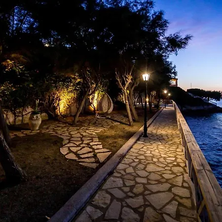 Luxury Beachfront Margarita With Private Beach, Pool & Jacuzzi In Zakynthos Akrotiri (Zakynthos)