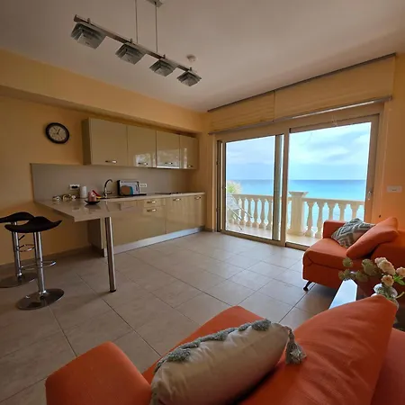 Luxury Beachfront Margarita With Private Beach, Pool & Jacuzzi In Zakynthos Vilă