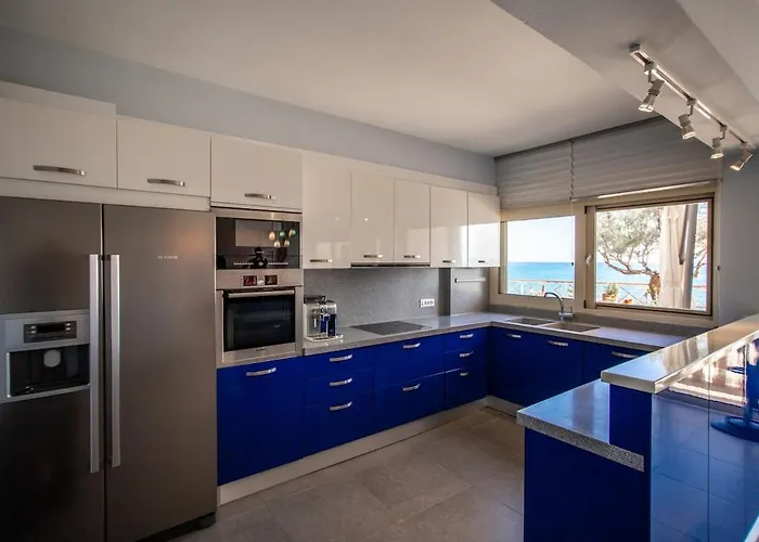 Luxury Beachfront Margarita With Private Beach, Pool & Jacuzzi In Zakynthos Villa *