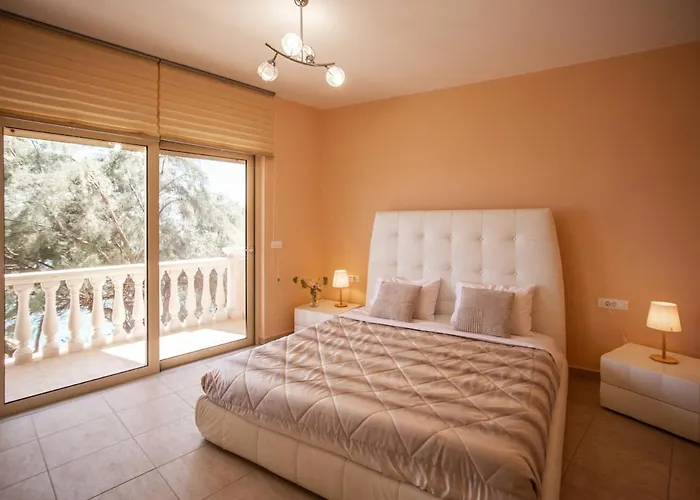 Luxury Beachfront Margarita With Private Beach, Pool & Jacuzzi In Zakynthos Akrotiri (Zakynthos)