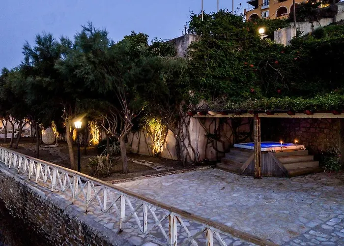 Luxury Beachfront Margarita With Private Beach, Pool & Jacuzzi In Zakynthos Villa Akrotiri (Zakynthos)