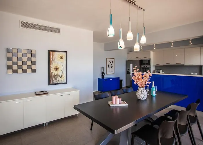 Luxury Beachfront Margarita With Private Beach, Pool & Jacuzzi In Zakynthos Villa *