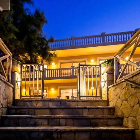 Luxury Beachfront Margarita With Private Beach, Pool & Jacuzzi In Zakynthos Vila *