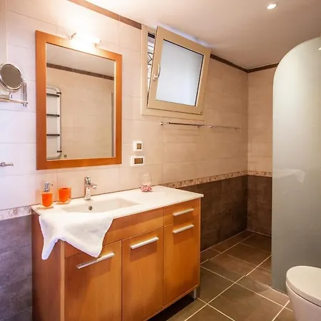 Luxury Beachfront Margarita With Private Beach, Pool & Jacuzzi In Zakynthos *